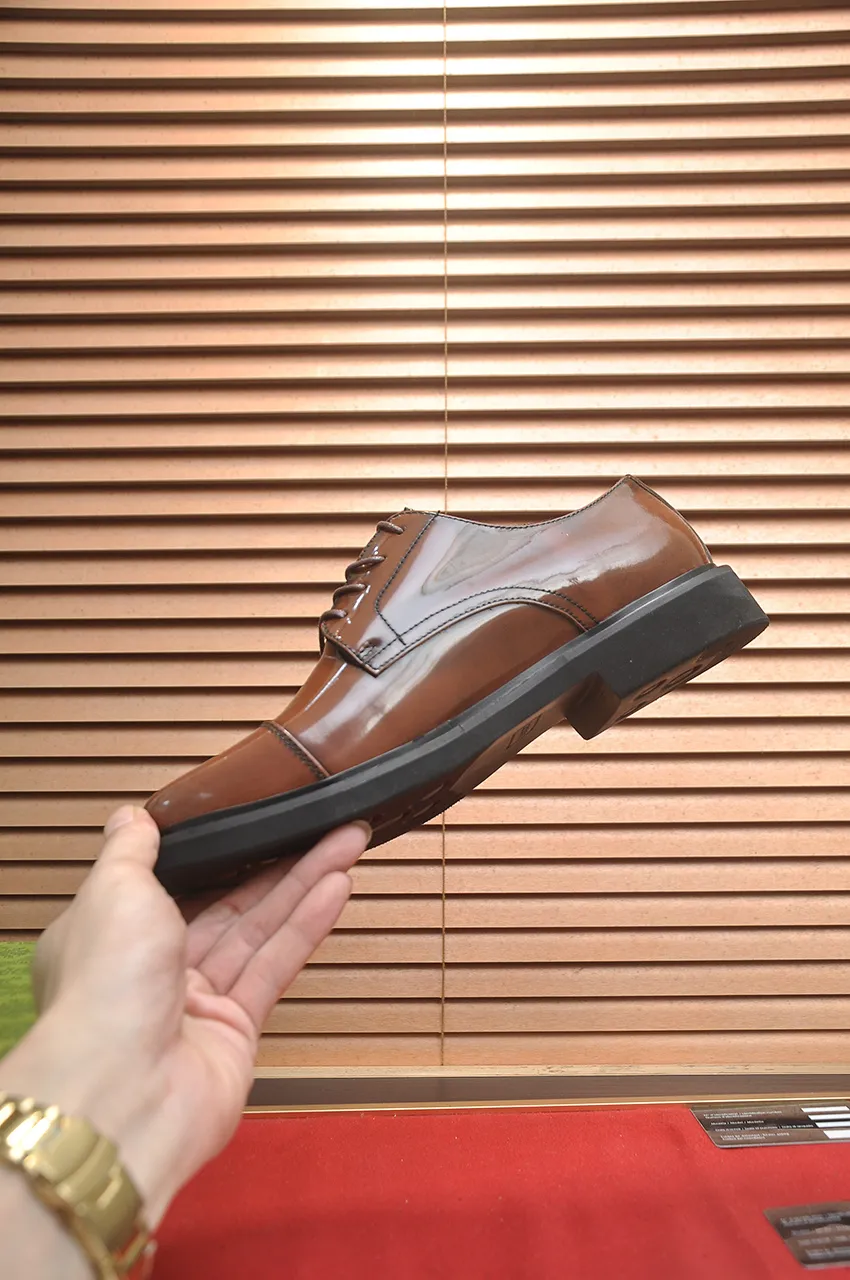 Men's shoes💰540💶Italy's top luxury men's shoe giant (GUCCI) (Gucci) (full cowhide lining) new arrival🍃Original European style🔰 Pleasant to the eye😍In order to make the shoes more durable and non-deformable🌀The production continues to follow traditional methods but there is still no lack of innovation💪Choose original sheepskin for the leather♻️ Smooth and natural And extra bright ⭐Made of imported cowhide, the first choice of rich people 38-45 (45 customized)